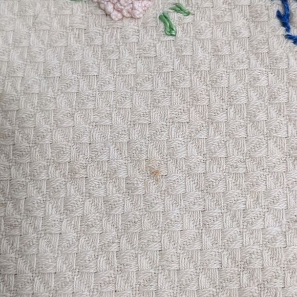 Vintage 1940's Handmade Embroidery & Crochet Doilies - Picture 5 of 16